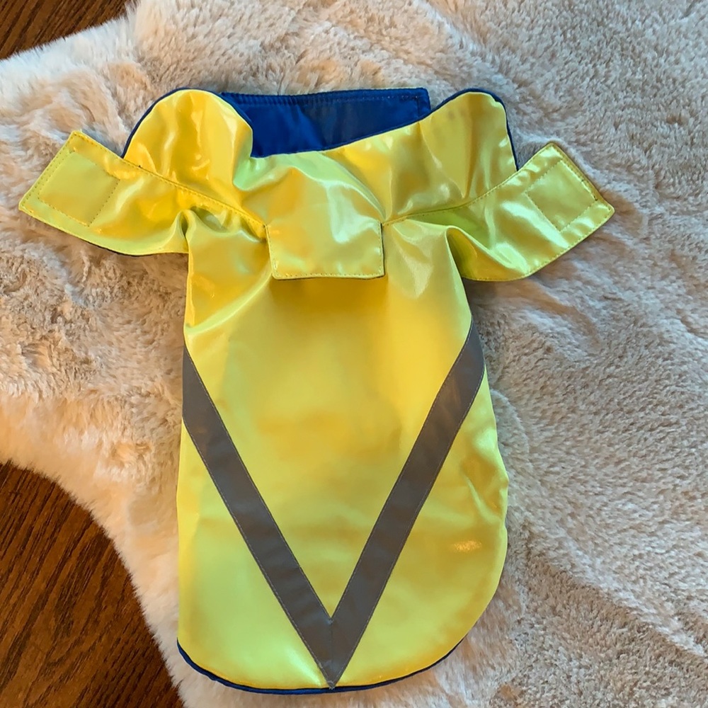 Adjustable rain jacket - Picture 2 of 10